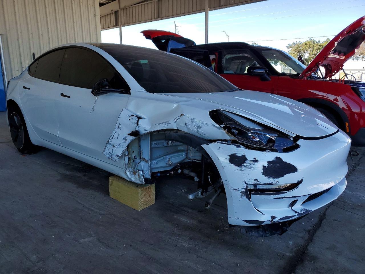 2023 Tesla Model 3 - Фото 4