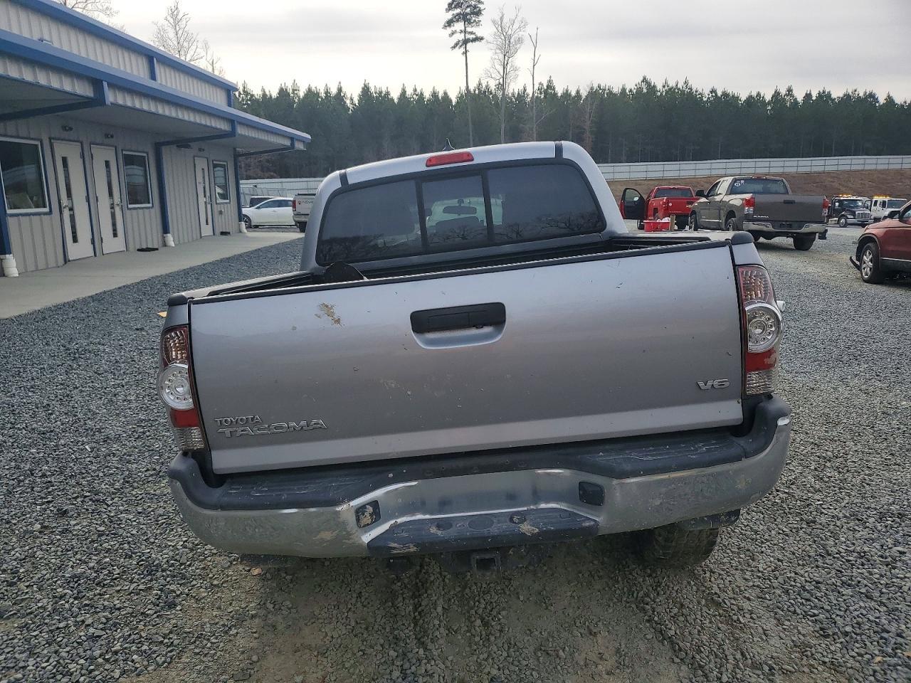 2014 Toyota Tacoma V6 - Фото 6