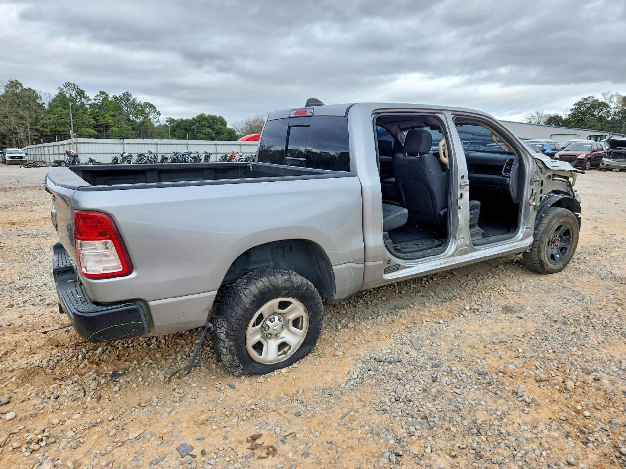 2019 Ram 1500 Tradesman - Фото 3