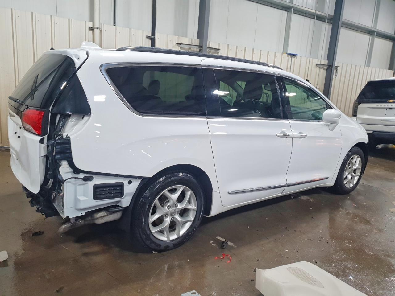 2018 Chrysler Pacifica Touring L - Фото 3
