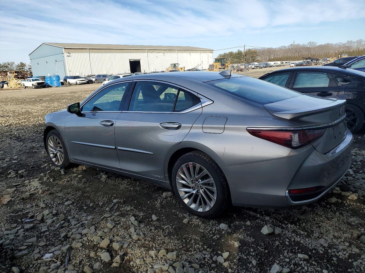 2020 Lexus Es 300H Luxury - Фото 2
