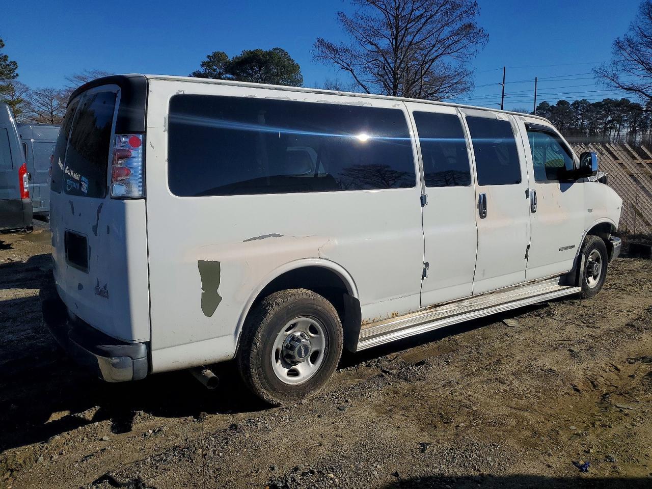 2006 GMC Savana G3500 - Фото 3