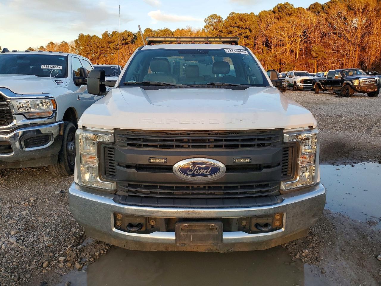 2018 Ford F350 Super Duty Utility / Service Truck - Image 5