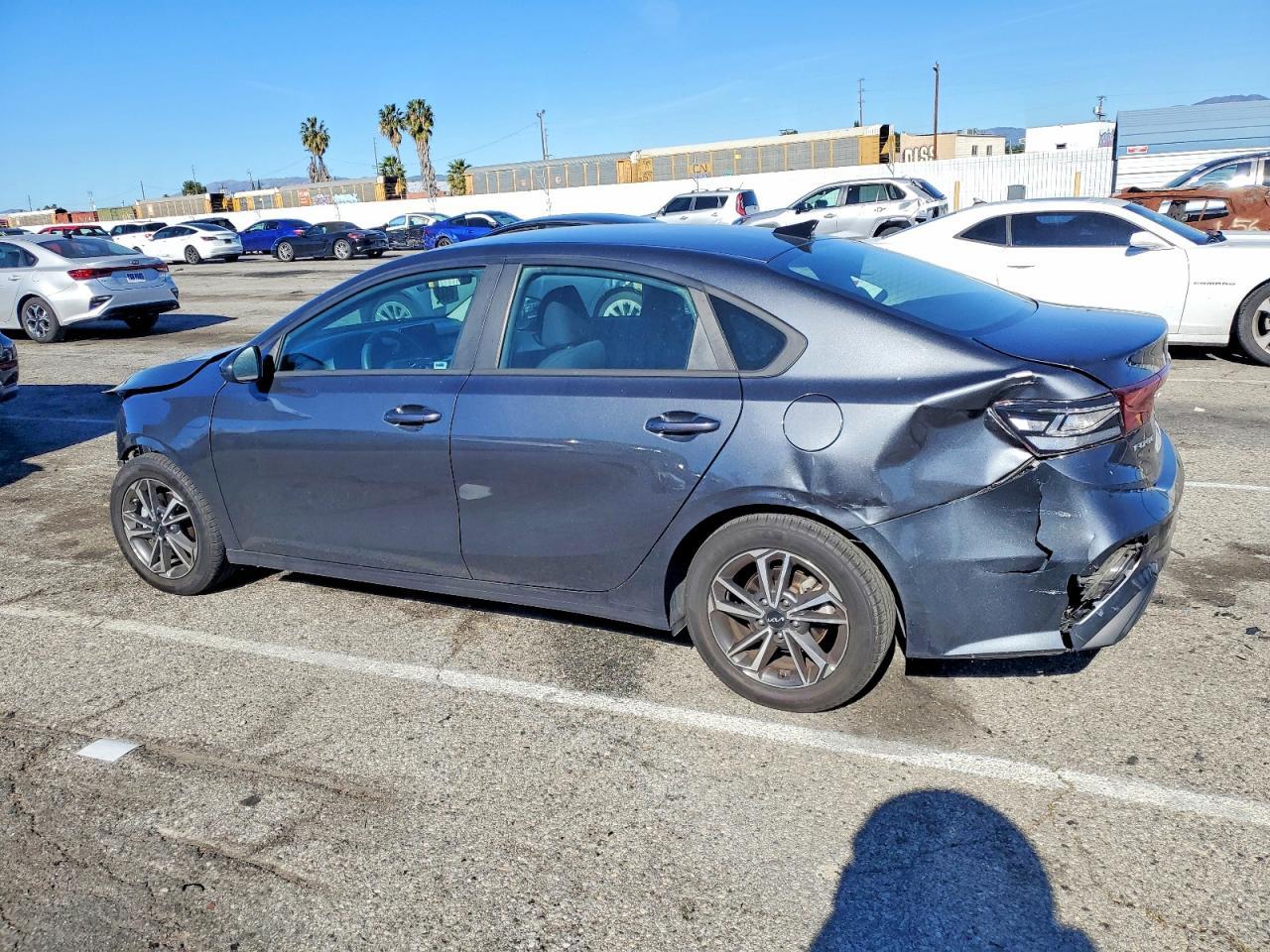 2023 Kia Forte Lxs - Image 2