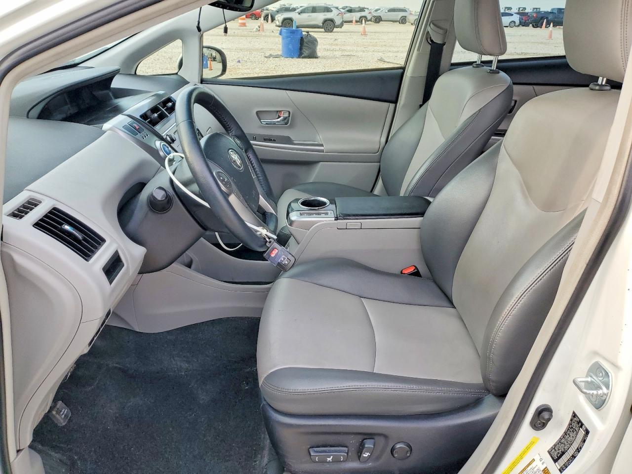2017 Toyota Prius V - Фото 7