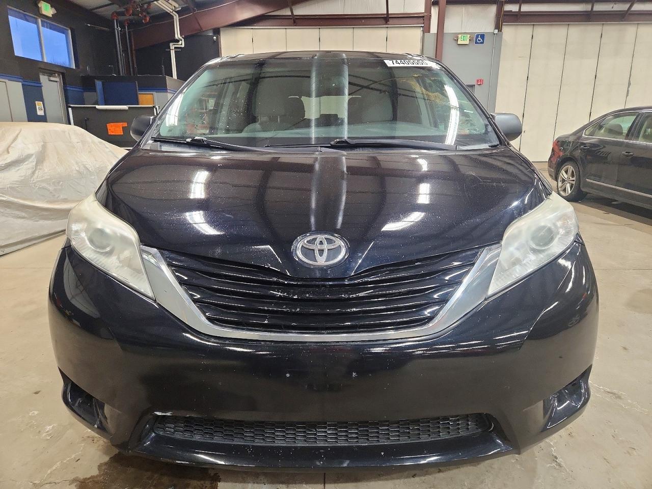 2015 Toyota Sienna Le - Image 5
