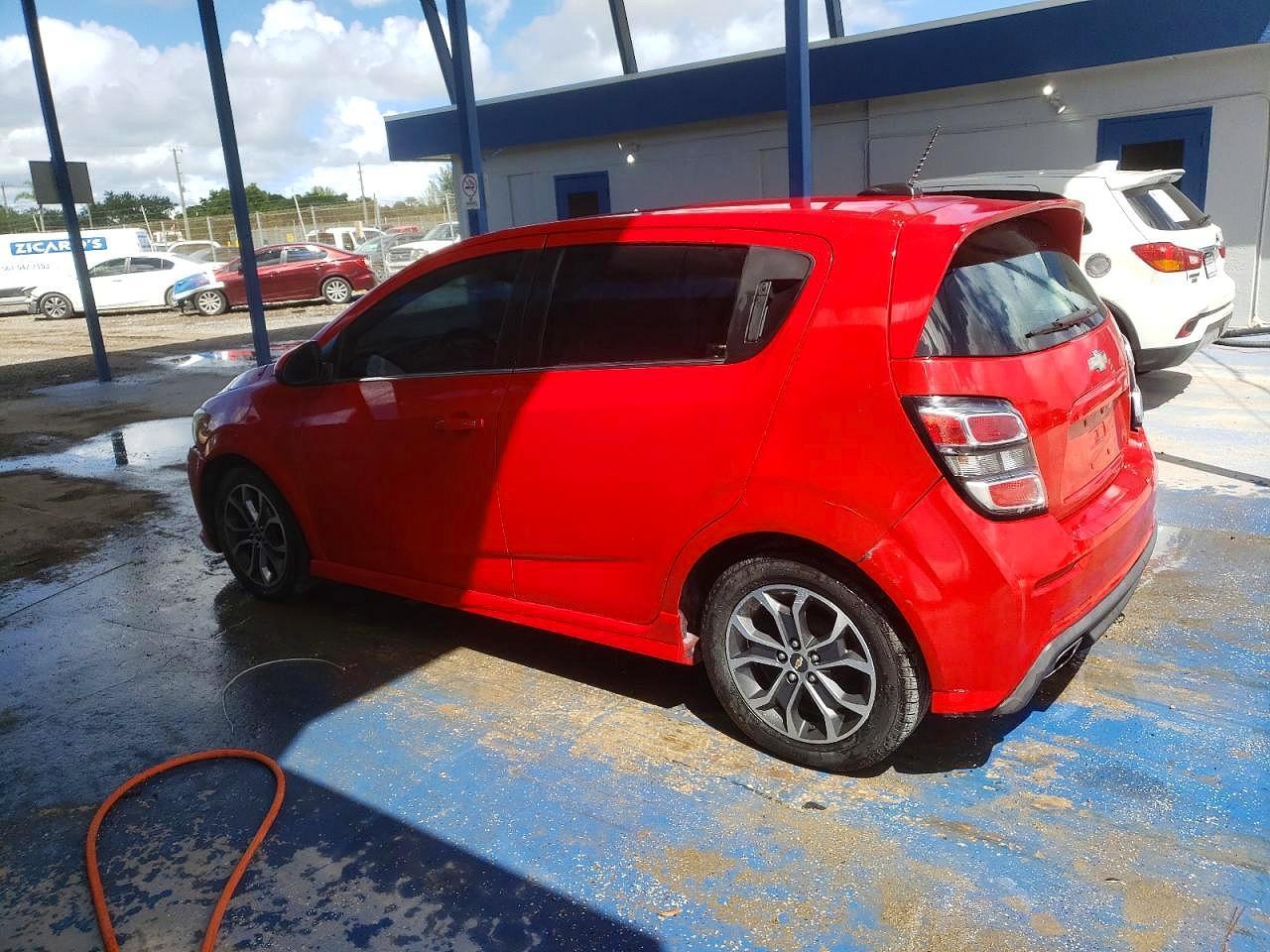 2017 Chevrolet Sonic Lt - Фото 2