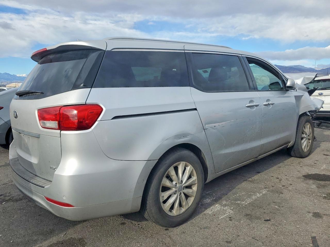 2017 Kia Sedona Ex - Image 3