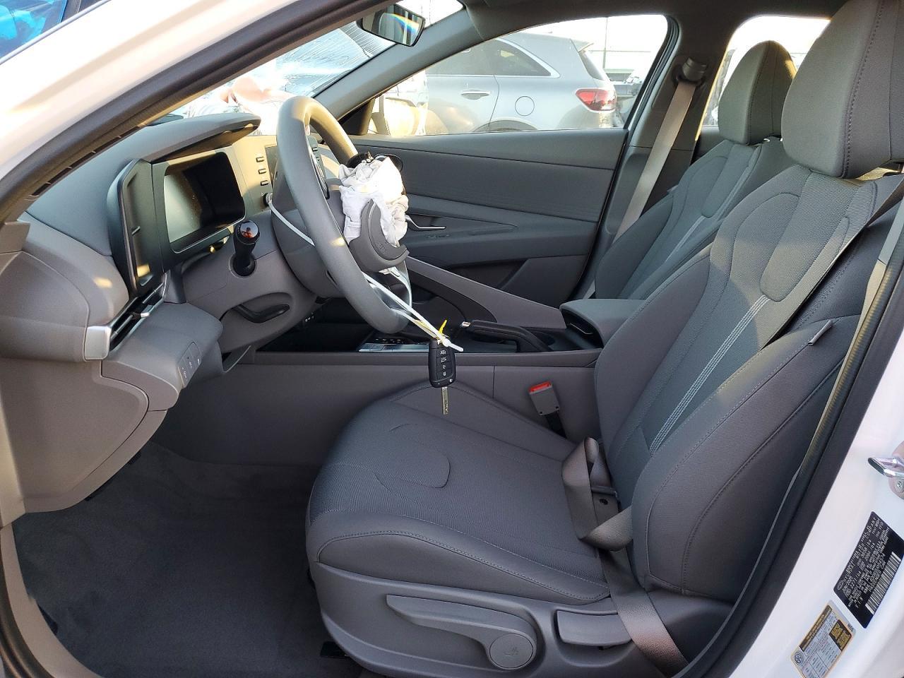 2025 Hyundai Elantra Se - Фото 7