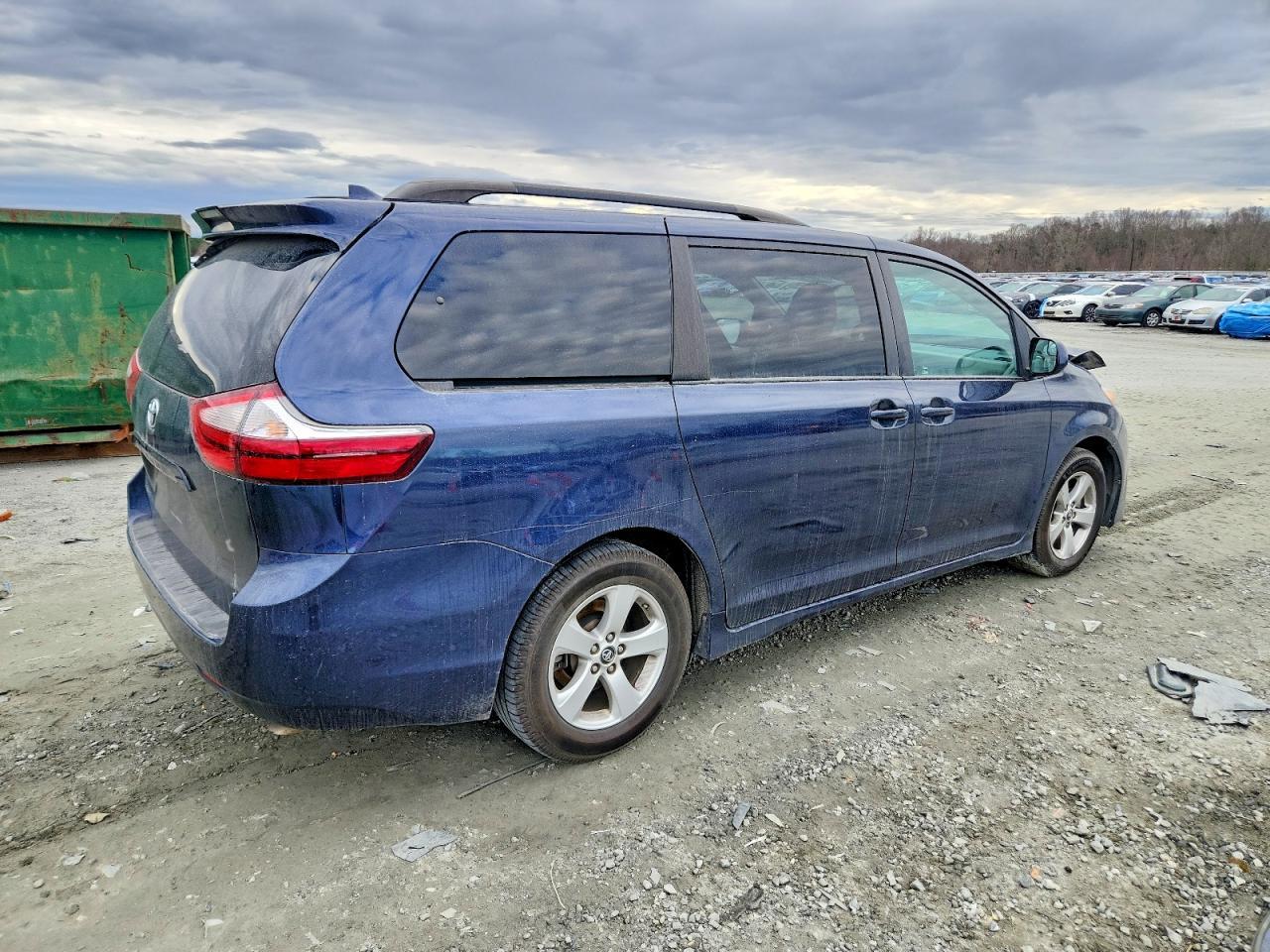 2018 Toyota Sienna Le - Фото 3