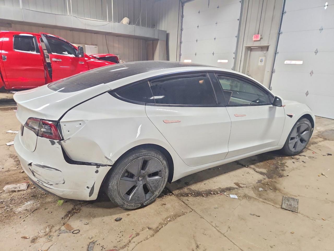 2023 Tesla Model 3 - Фото 3
