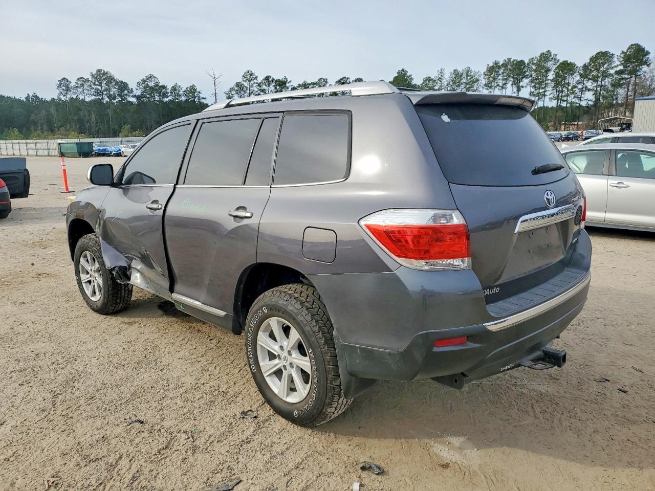2012 Toyota Highlander Base - Image 2