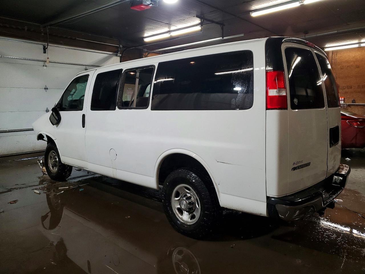 2020 Chevrolet Express G2500 Lt - Image 2