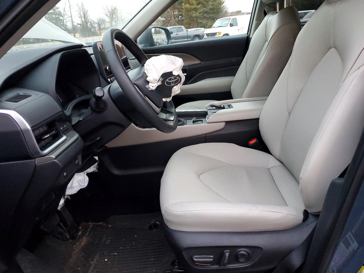 2025 Toyota Grand Highlander Le - Фото 7