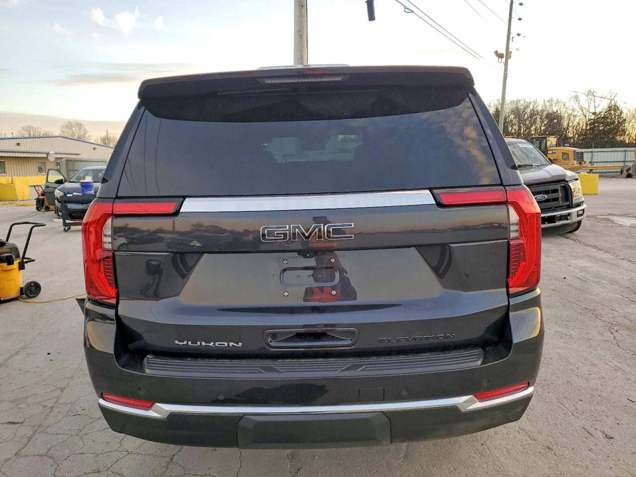 2025 GMC Yukon Elevation - Image 6