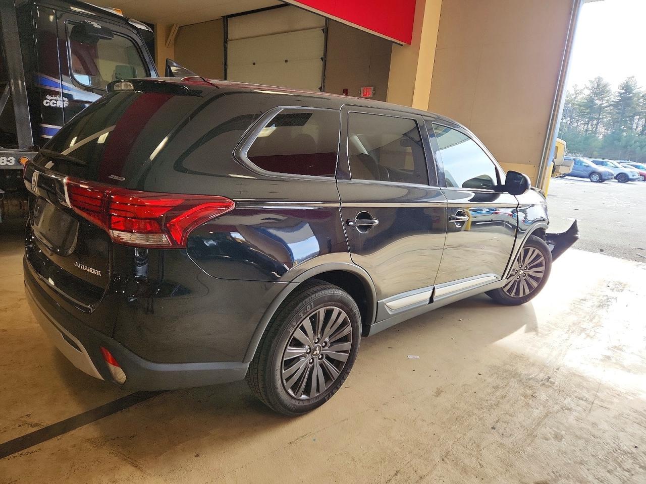 2019 Mitsubishi Outlander Se - Фото 3