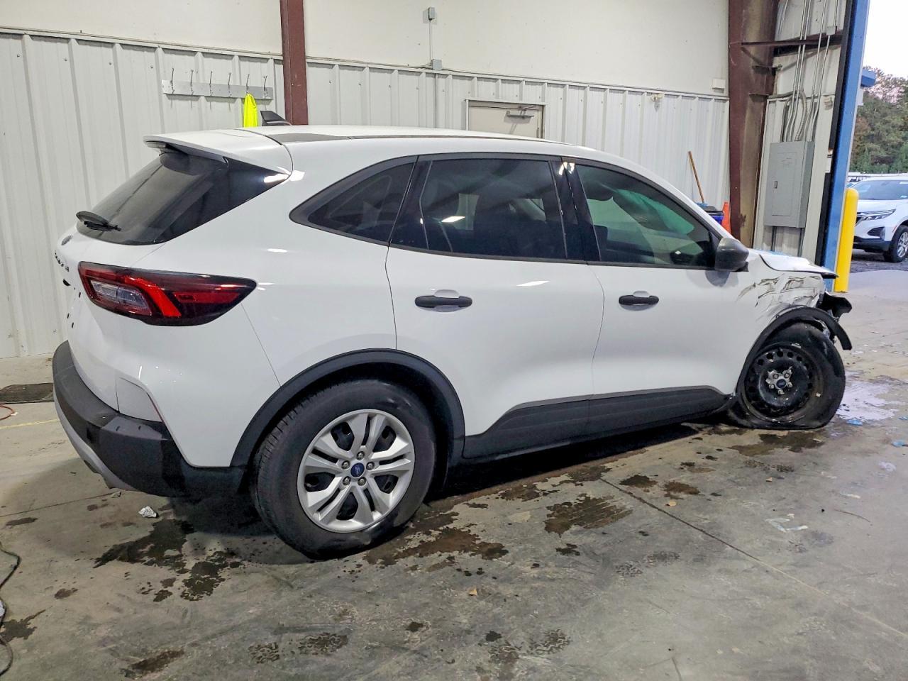 2023 Ford Escape - Image 3