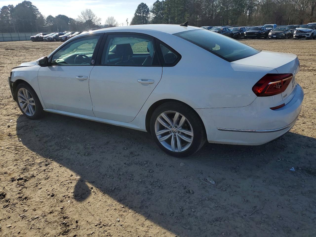 2019 Volkswagen Passat - Image 2