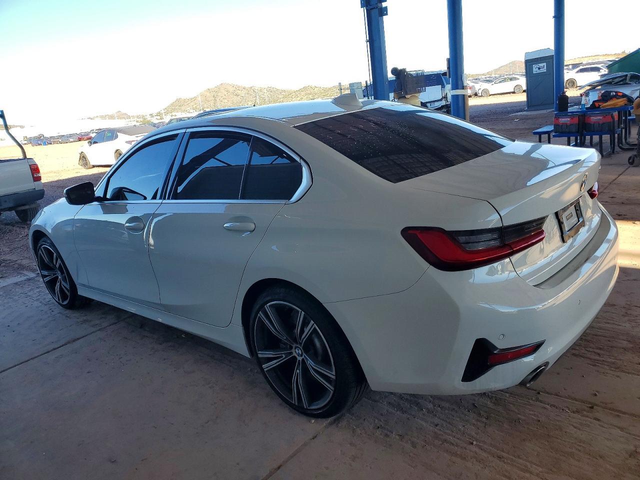2021 BMW 330I - Фото 2