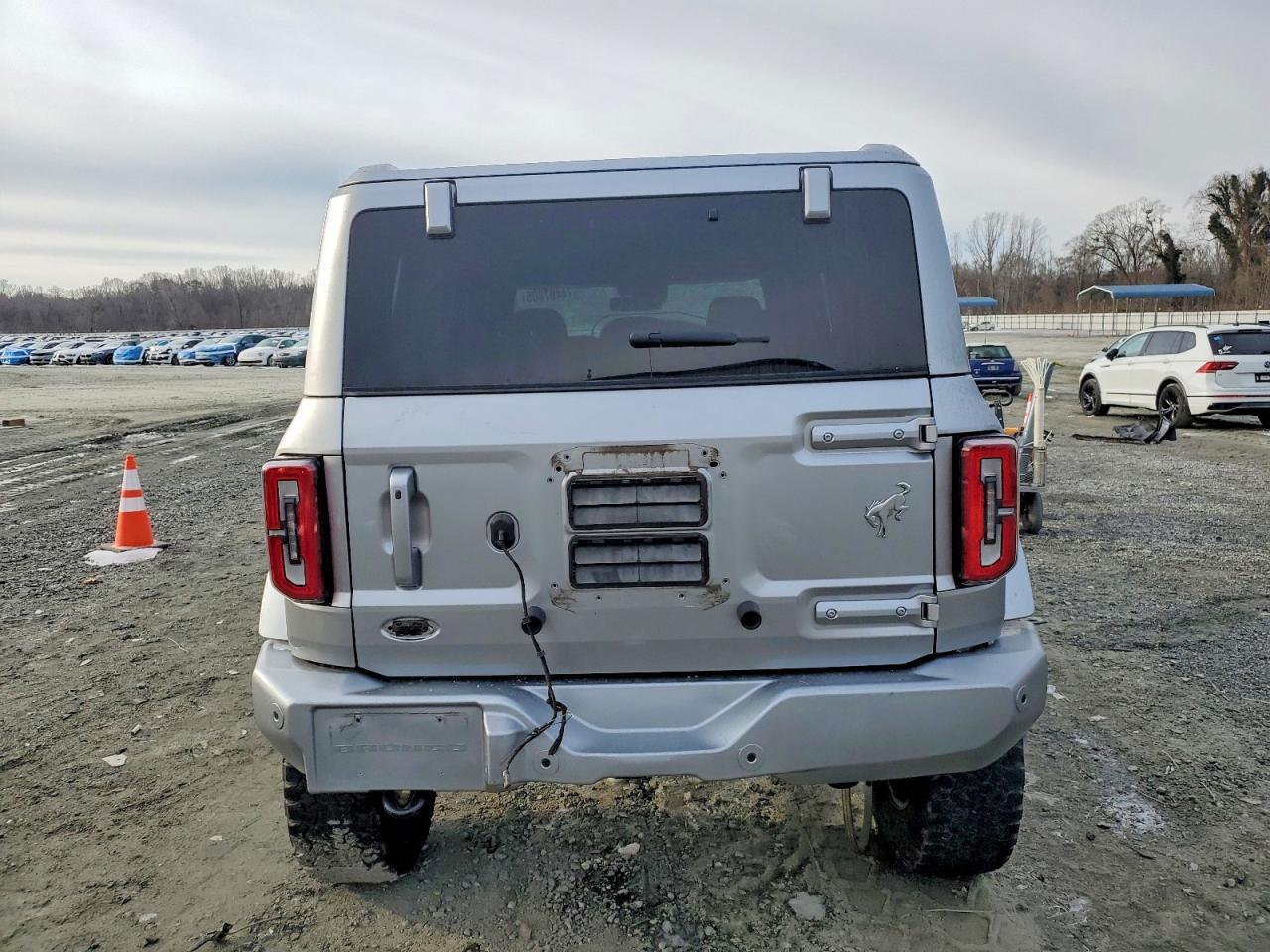 2022 Ford Bronco Base - Image 6