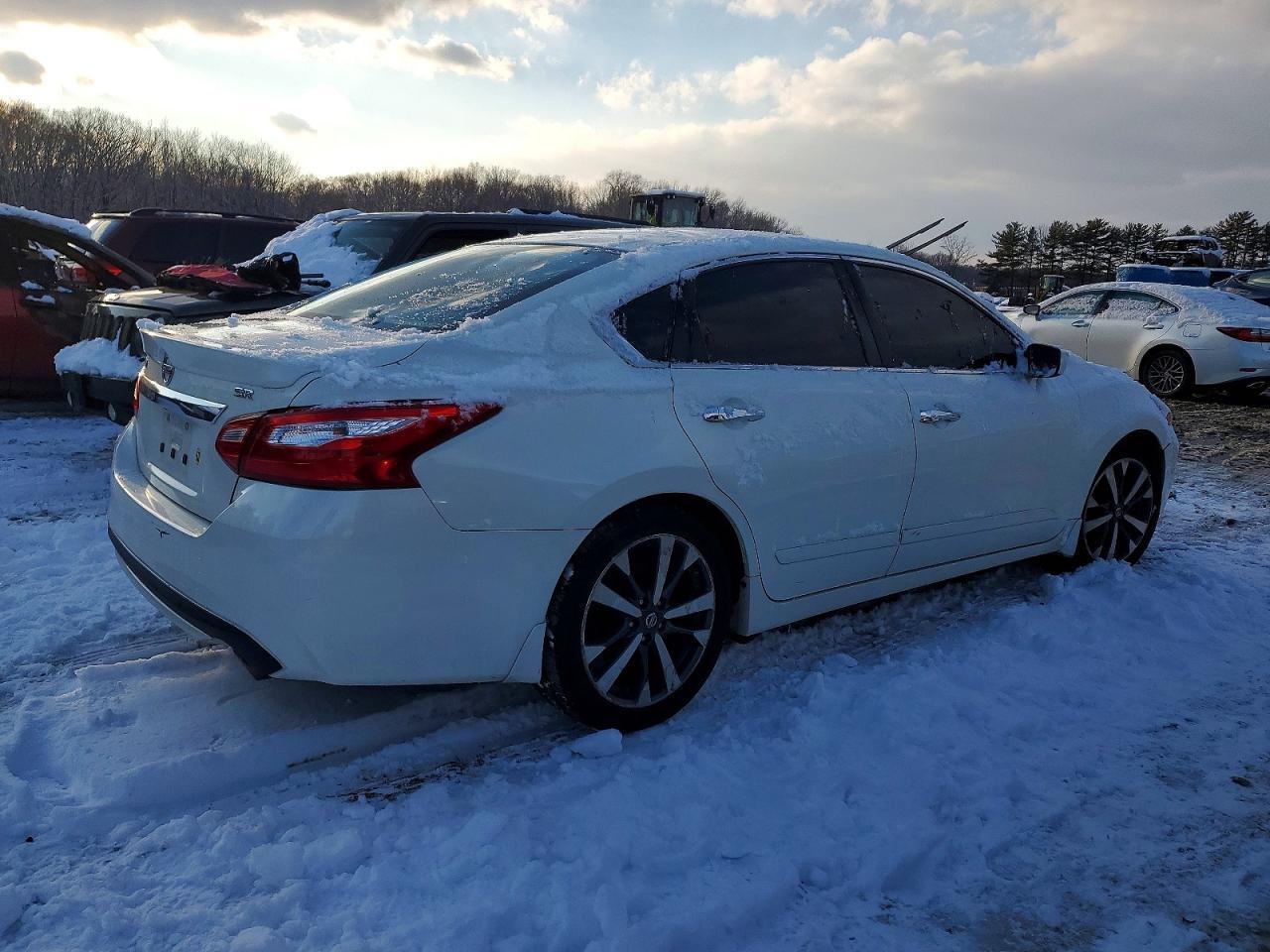 2016 Nissan Altima 2.5 - Image 3