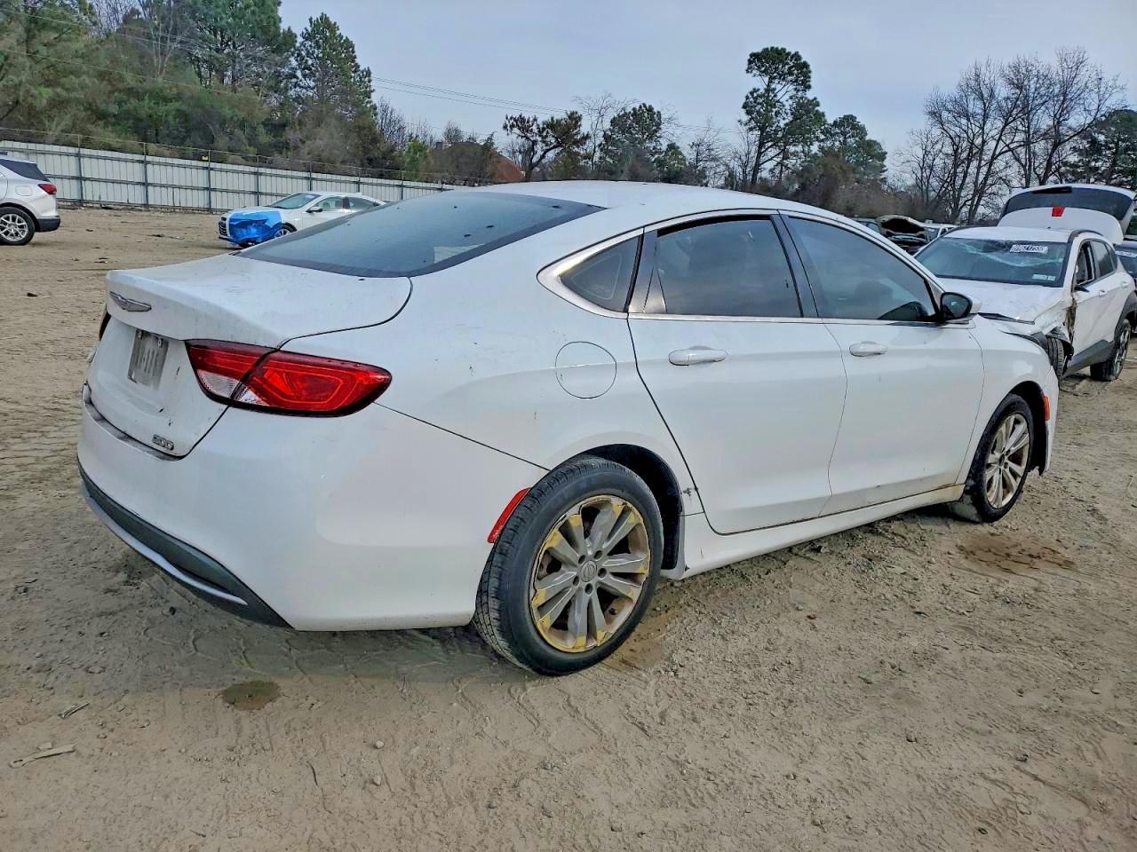 2015 Chrysler 200 Limited - Image 3