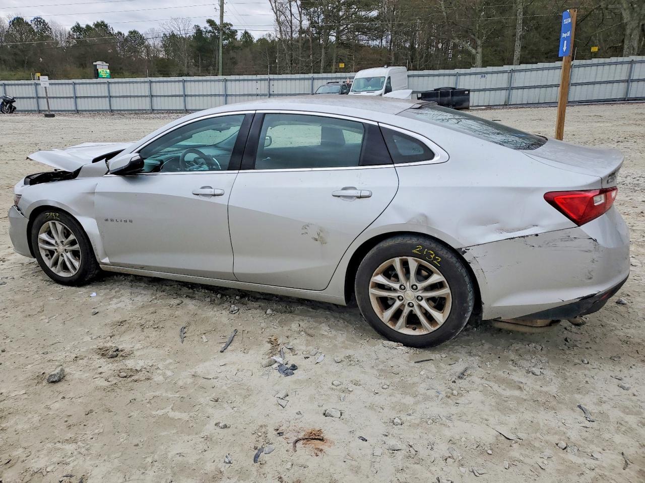 2017 Chevrolet Malibu Lt - Image 2