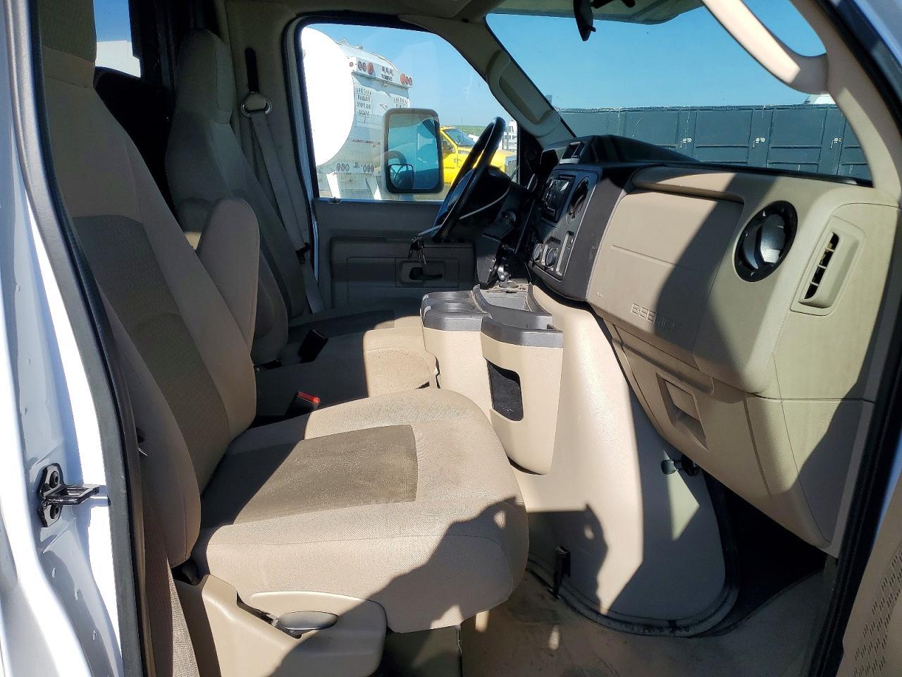 2018 Ford E450 Recreational Vehicle - Image 5