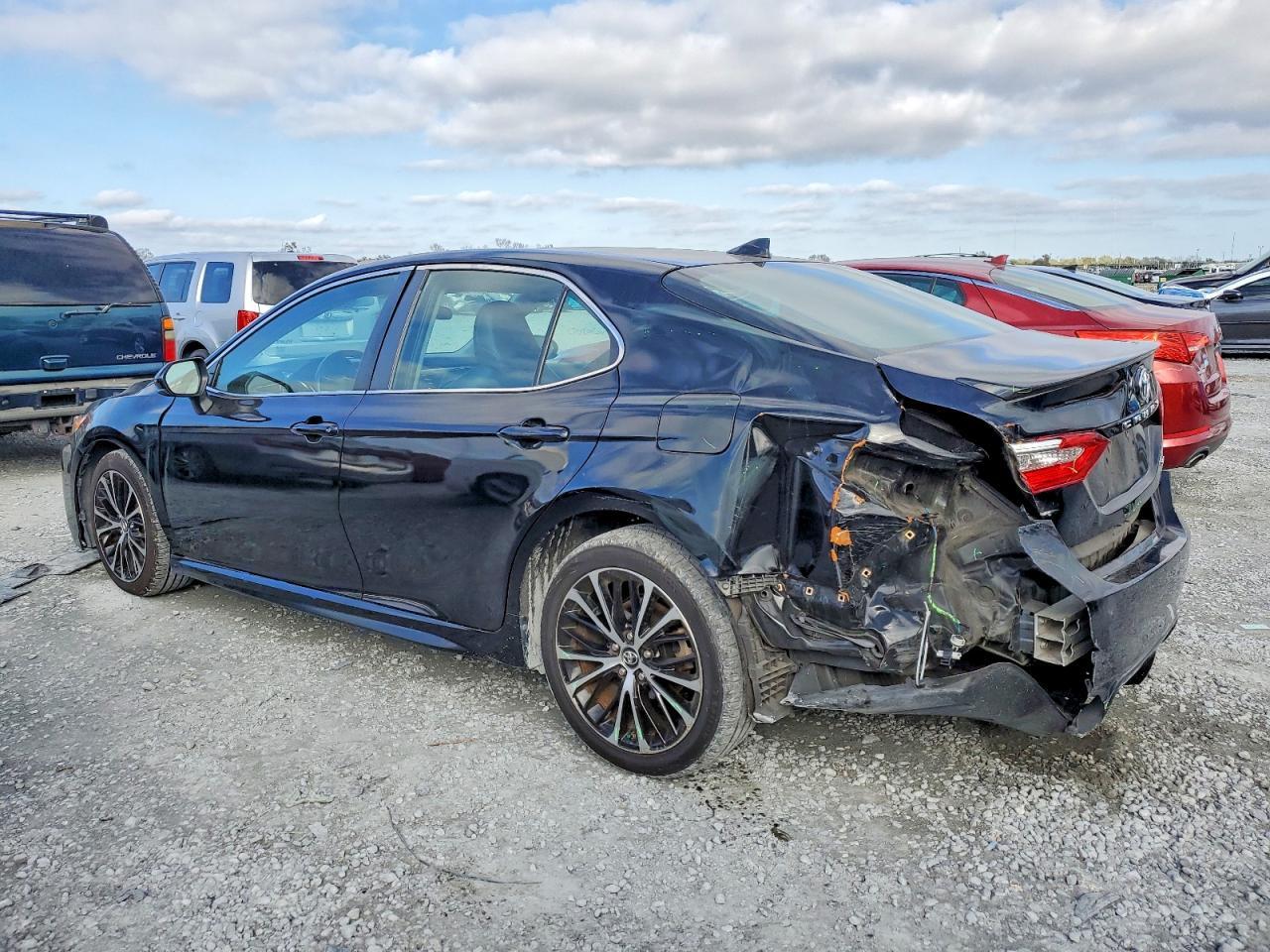 2019 Toyota Camry Se - Image 2