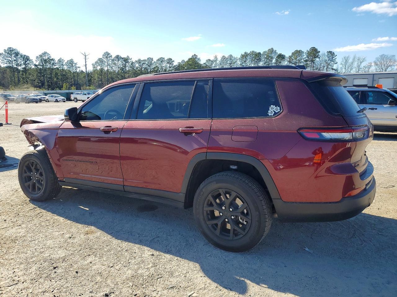 2025 Jeep Grand Cherokee L Laredo - Image 2