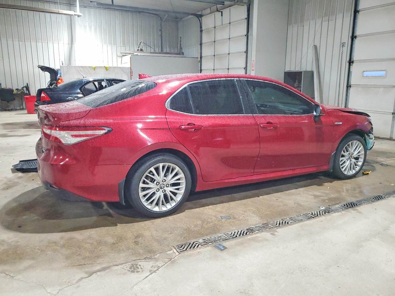 2019 Toyota Camry Hybrid Xle - Image 3