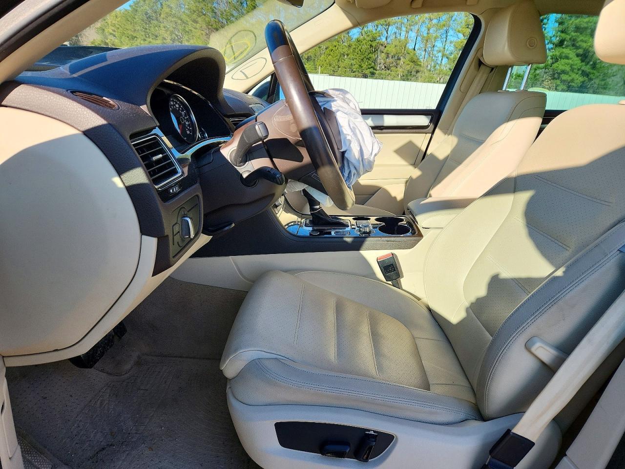 2017 Volkswagen Touareg Sport - Image 7