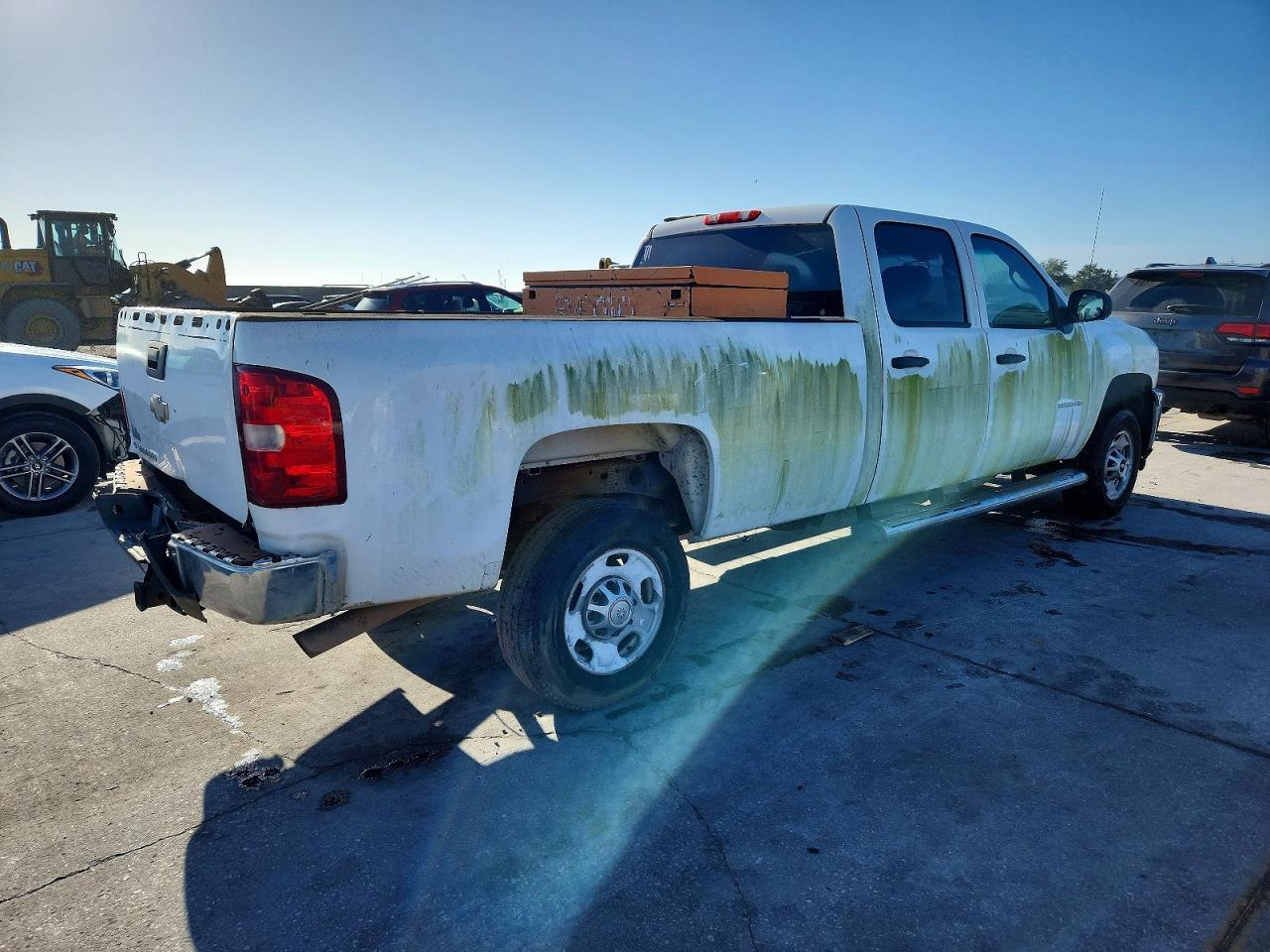 2011 Chevrolet Silverado C2500 Heavy Duty - Image 3
