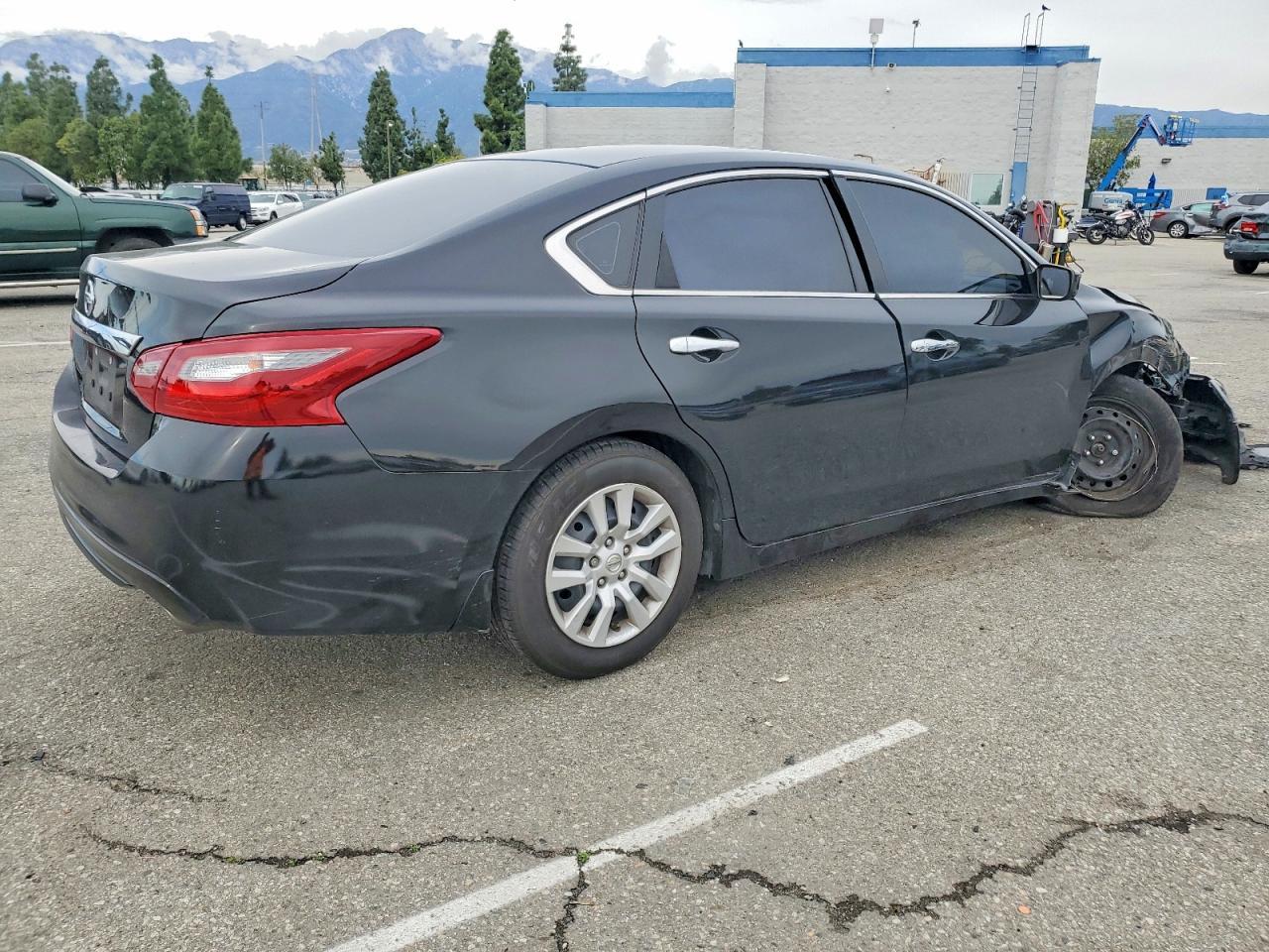 2018 Nissan Altima 2.5 - Image 3