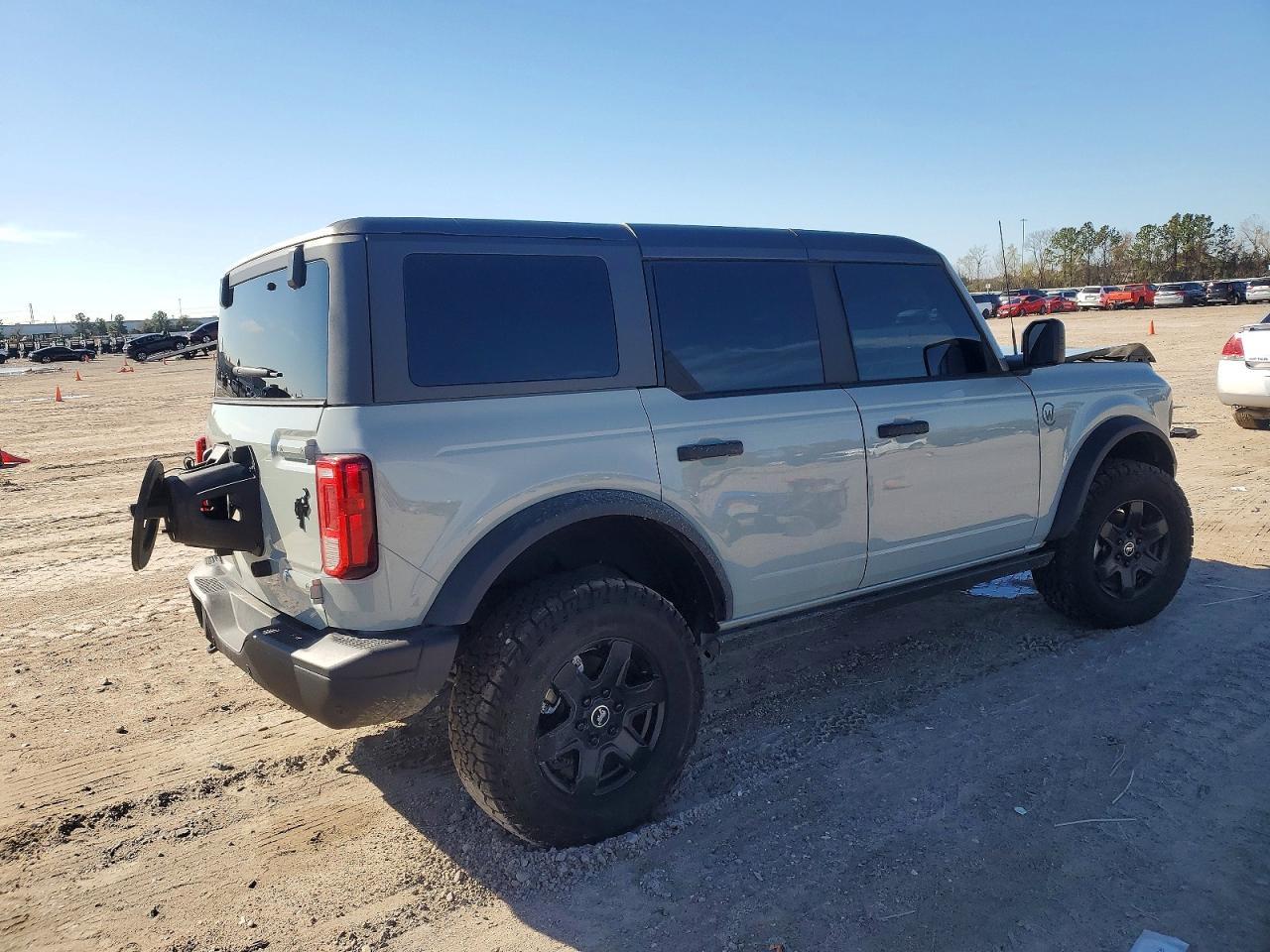 2024 Ford Bronco Black Diamond - Image 3