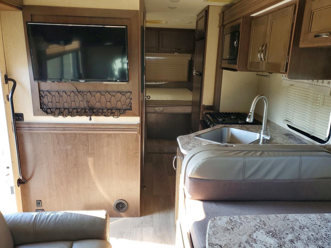 2018 Ford E450 Recreational Vehicle - Image 6