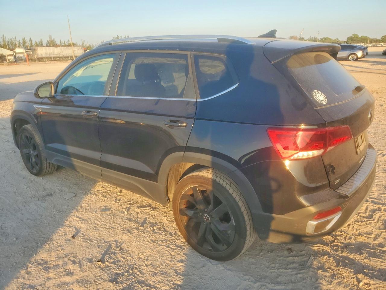 2022 Volkswagen Taos Se Iq Drive - Image 2