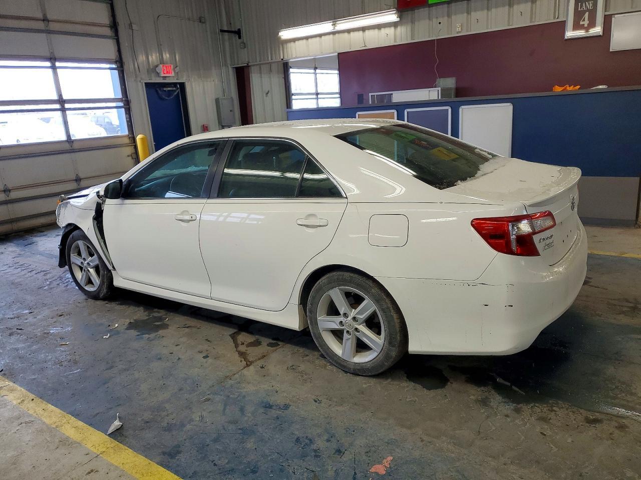 2013 Toyota Camry L - Фото 2