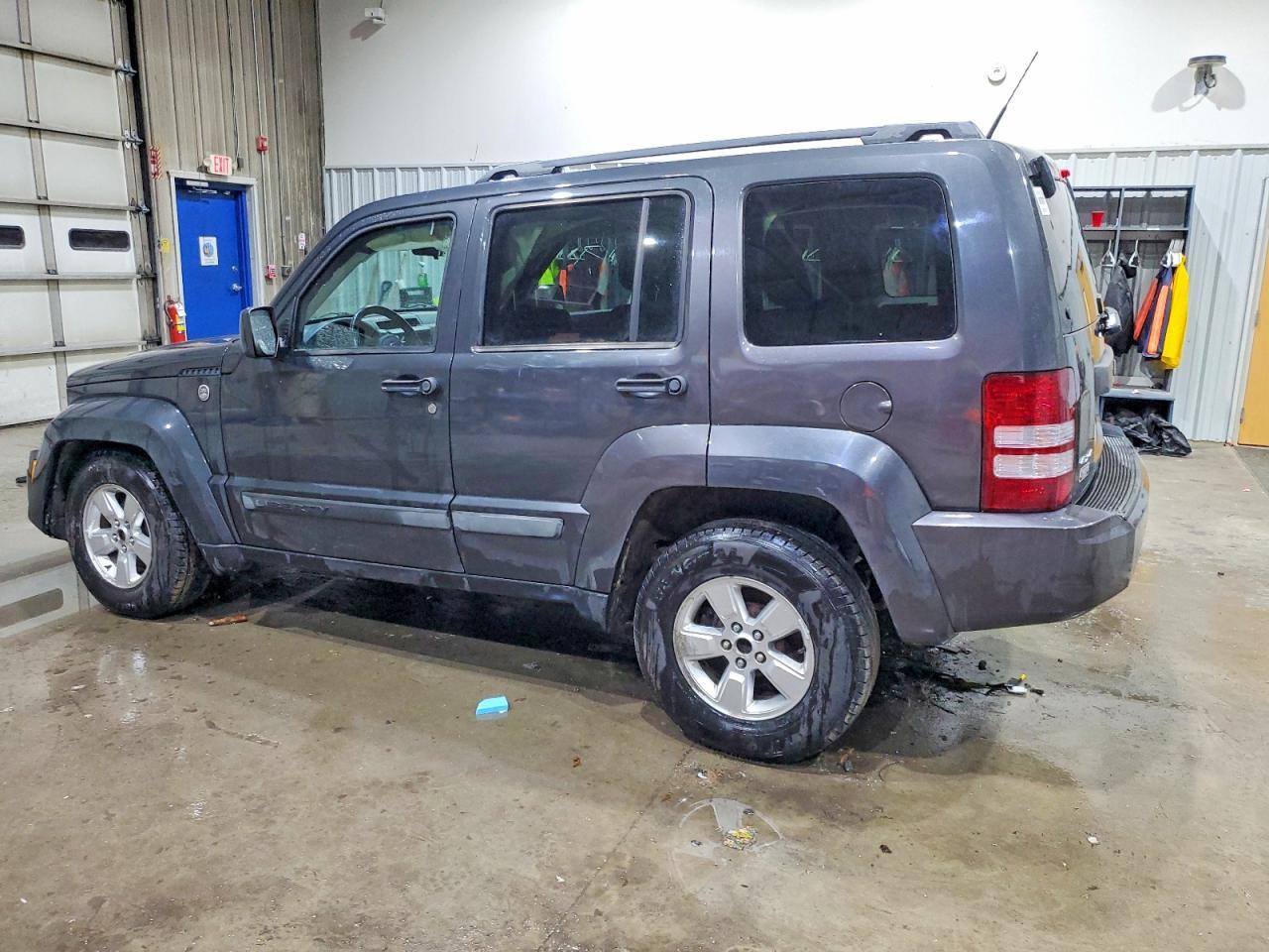2011 Jeep Liberty Sport - Фото 2