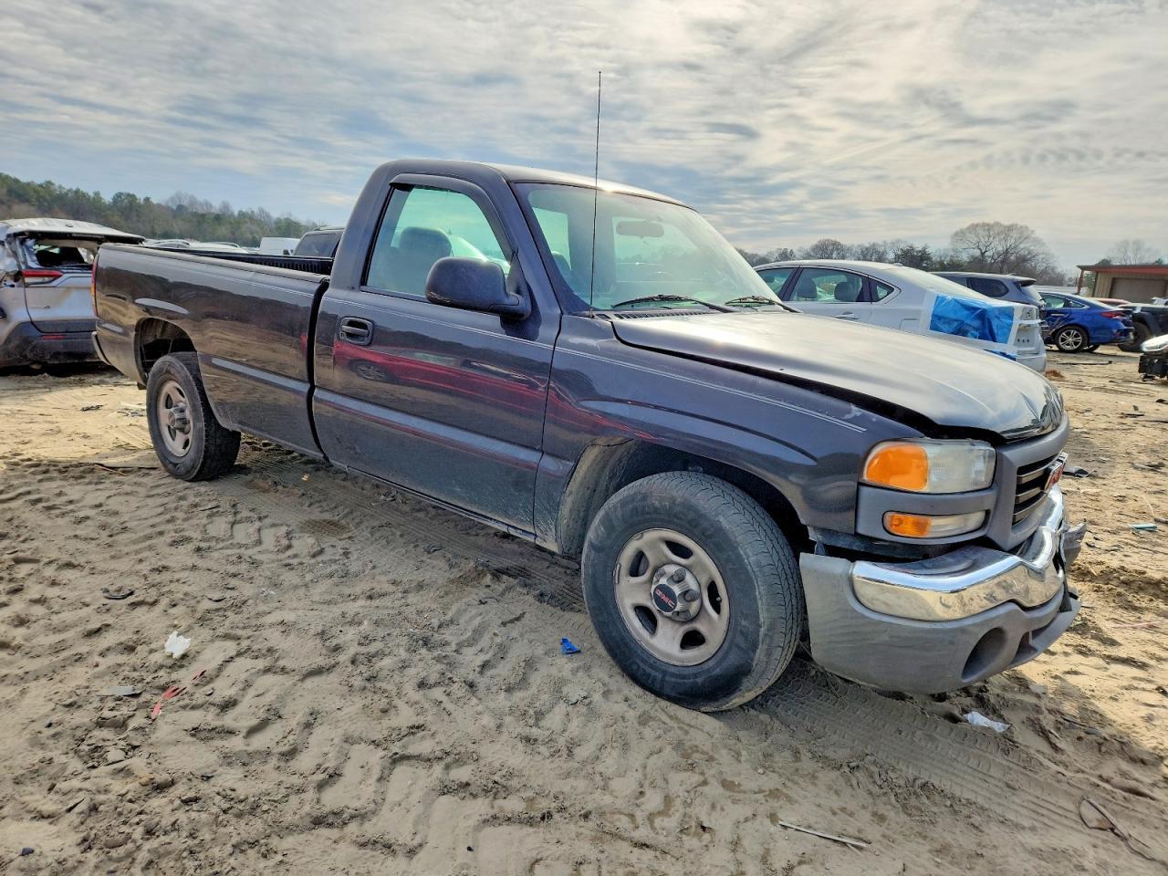 2004 GMC New Sierra C1500 - Image 4