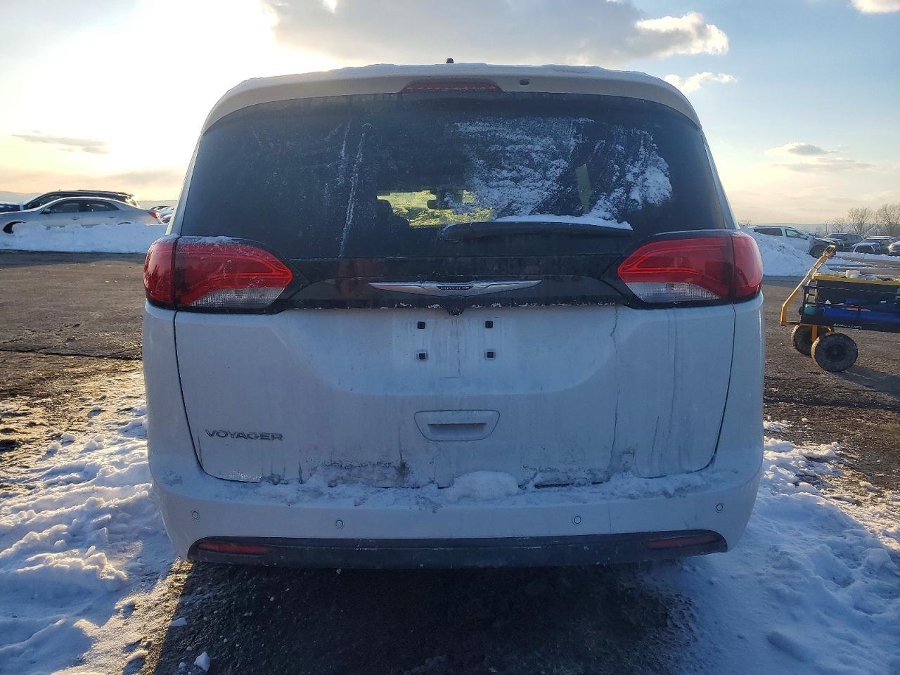 2025 Chrysler Voyager Lx - Image 6