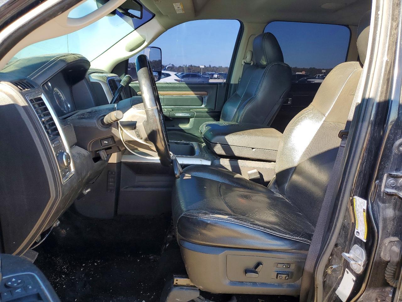 2016 Ram 3500 Laramie - Image 7