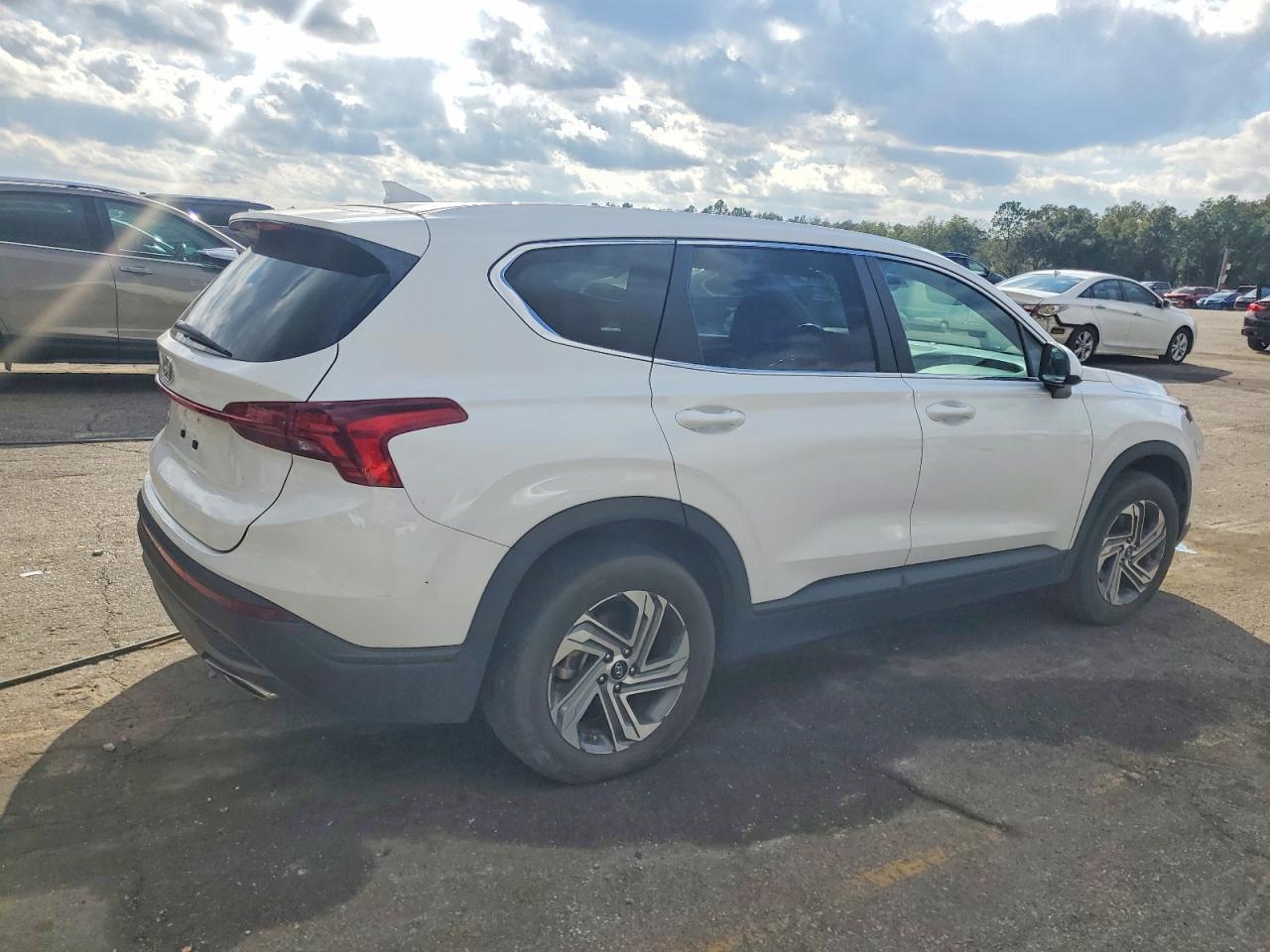 2023 Hyundai Santa Fe Se - Image 3