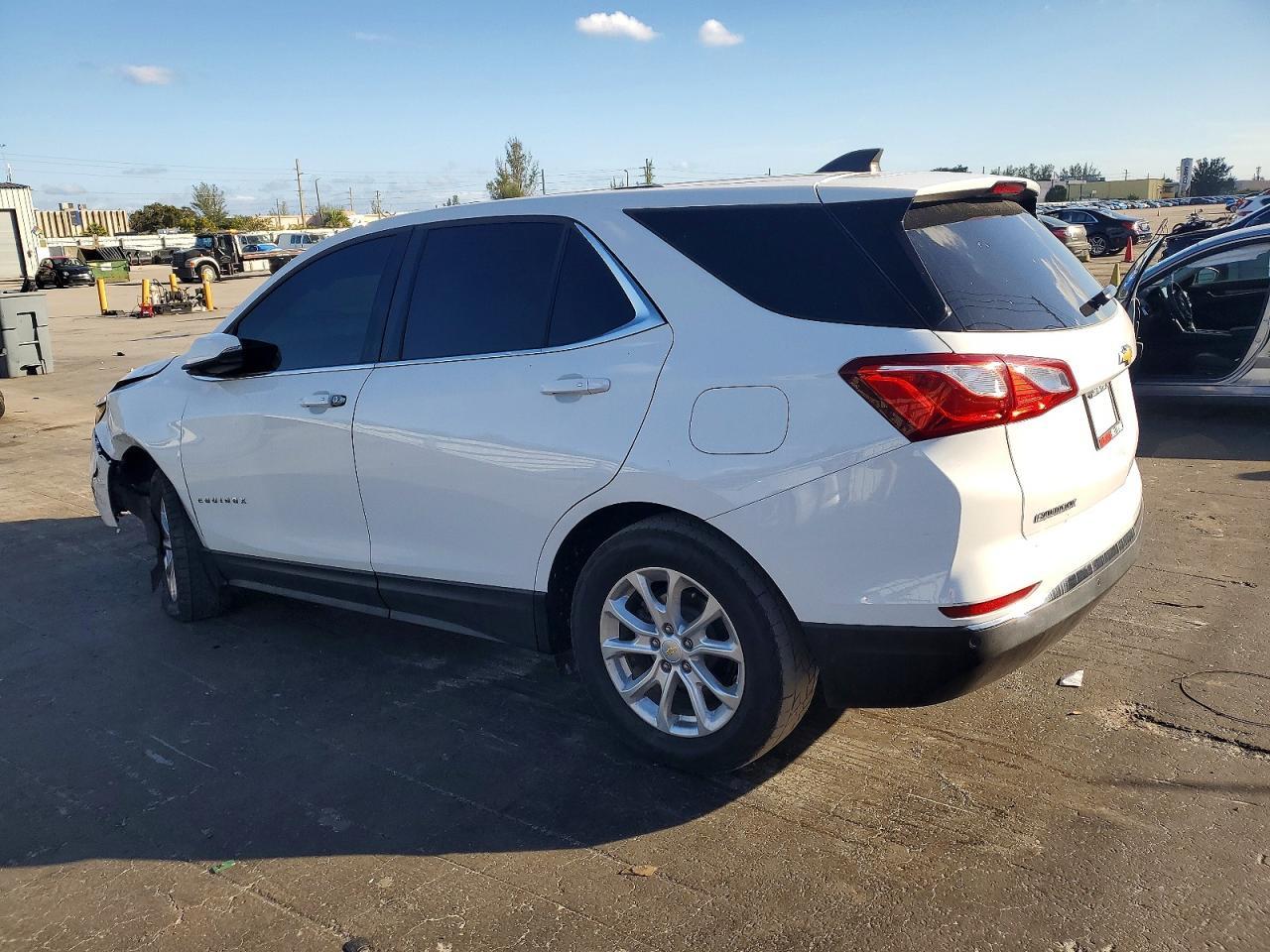2018 Chevrolet Equinox Lt - Image 2