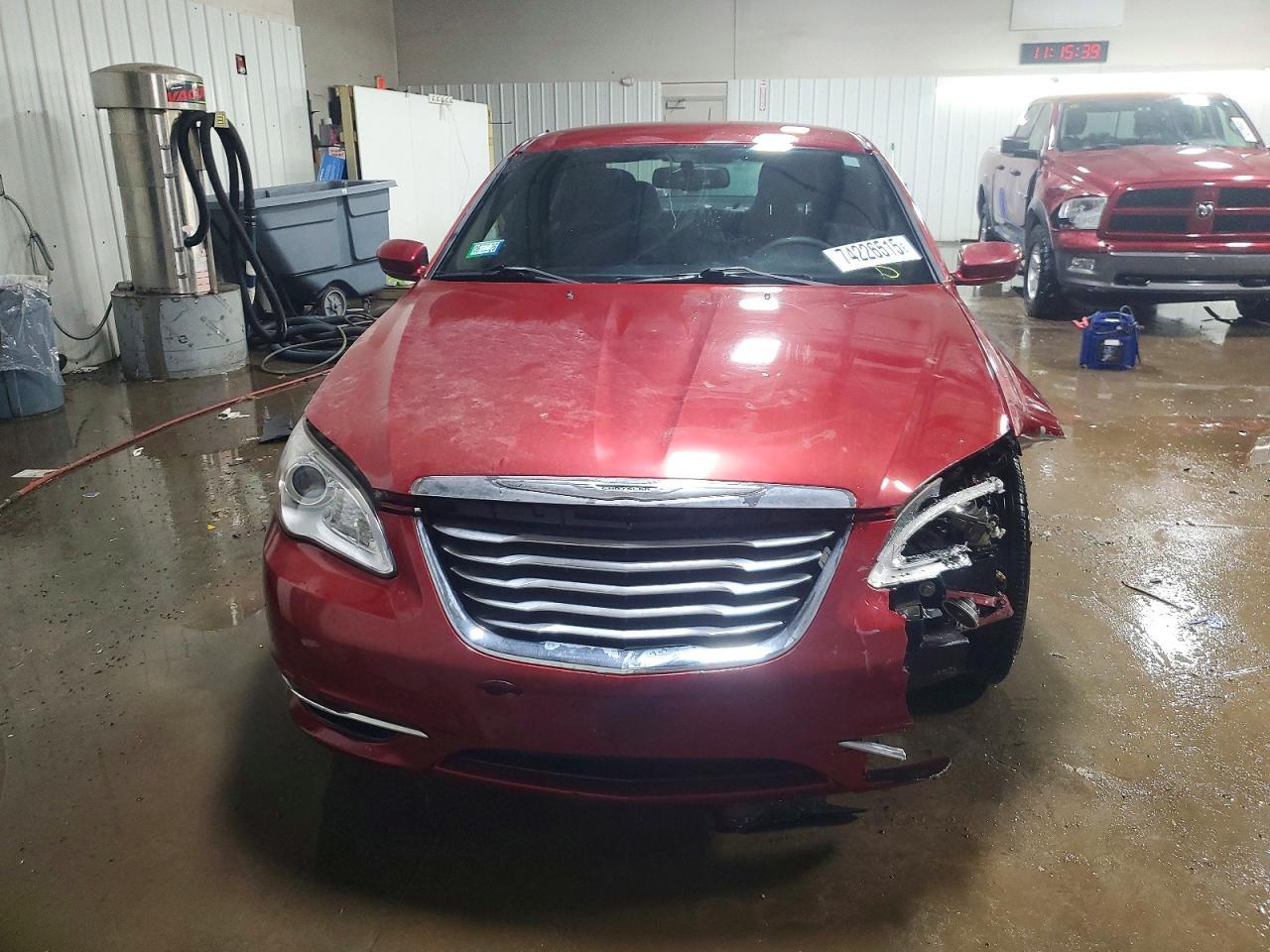 2014 Chrysler 200 Touring - Image 5