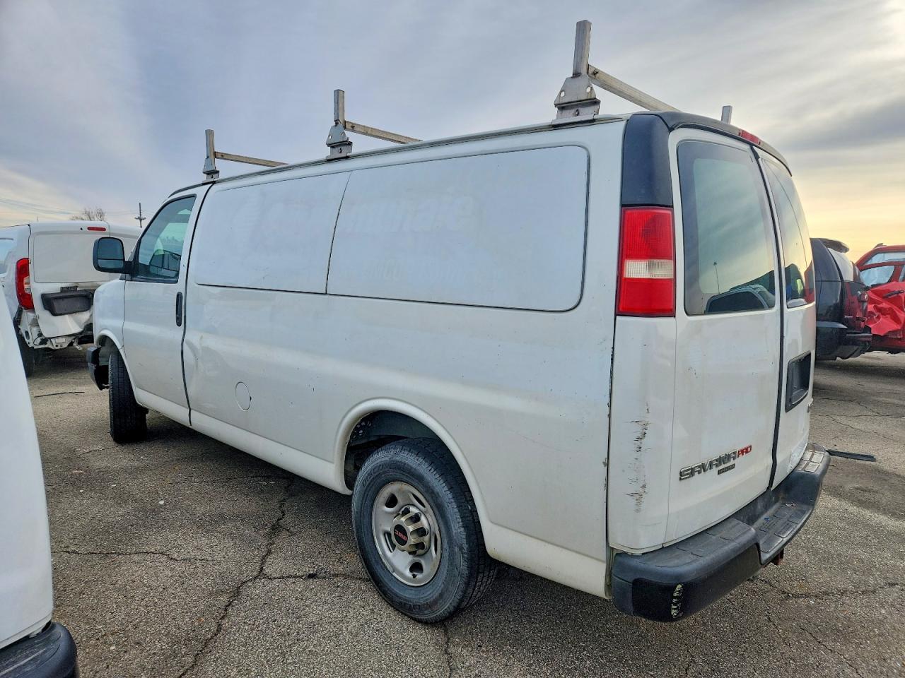 2015 GMC Savana - Image 2