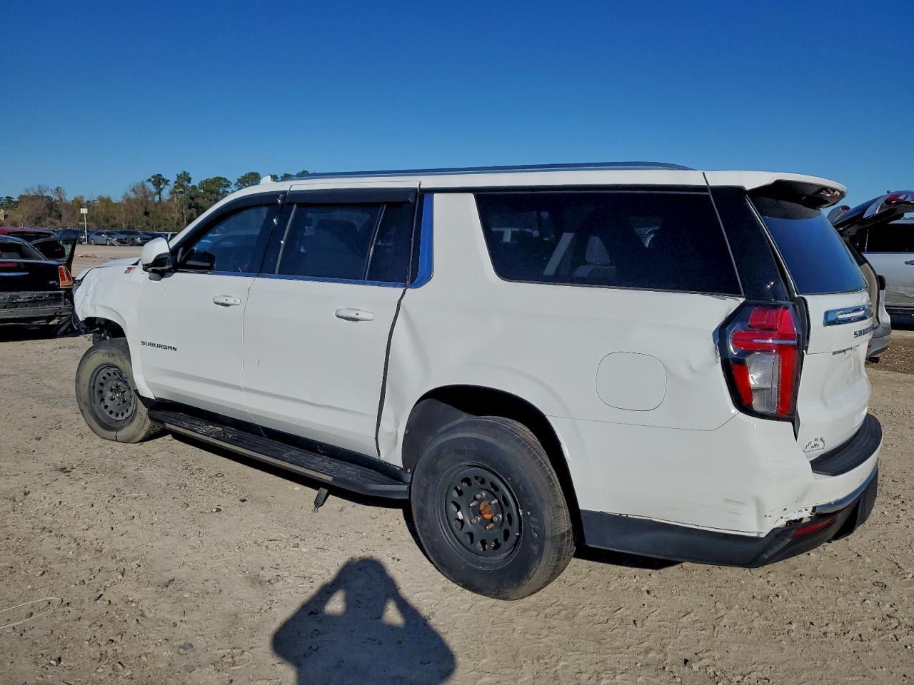 2022 Chevrolet Suburban C1500 Lt - Фото 2