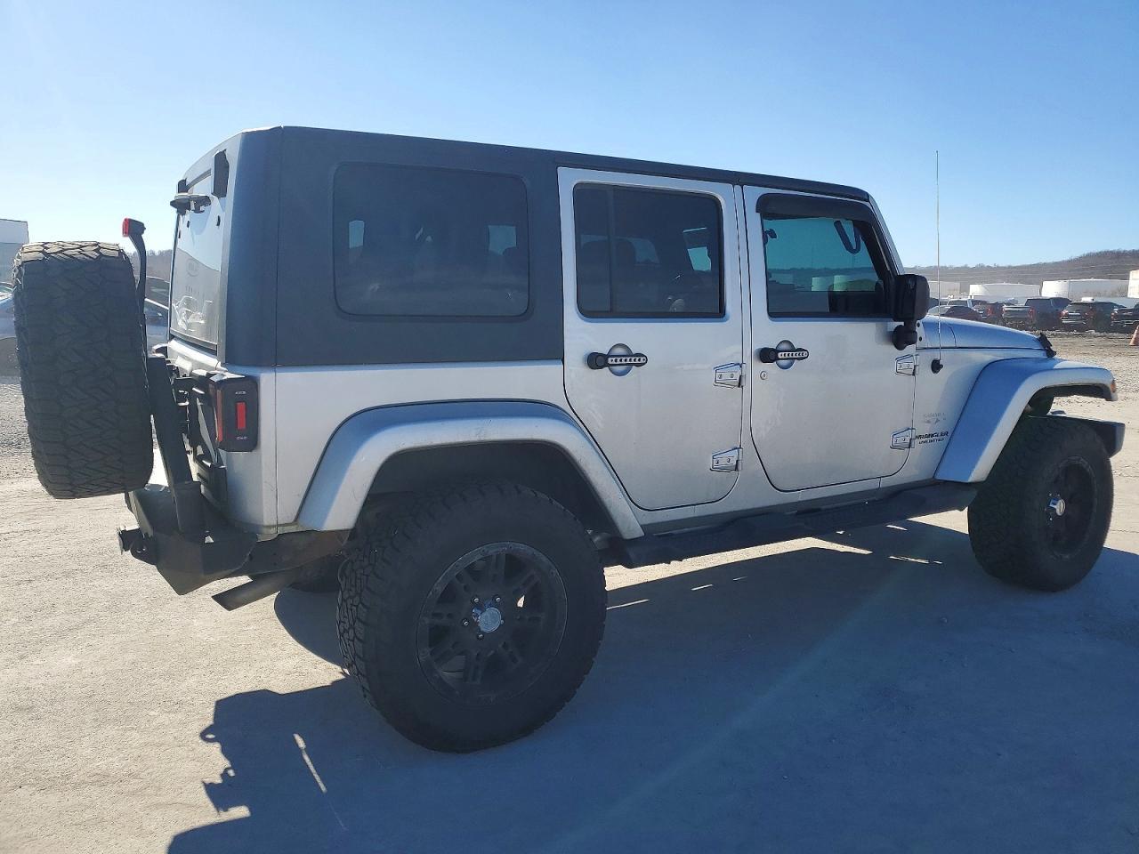 2008 Jeep Wrangler Unlimited Sahara - Image 3