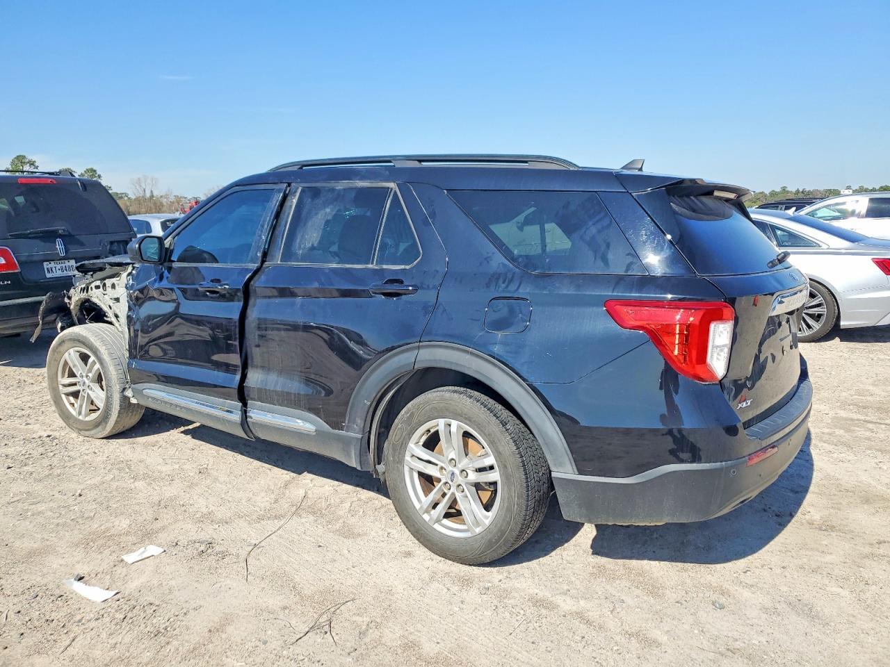 2023 Ford Explorer Xlt - Фото 2