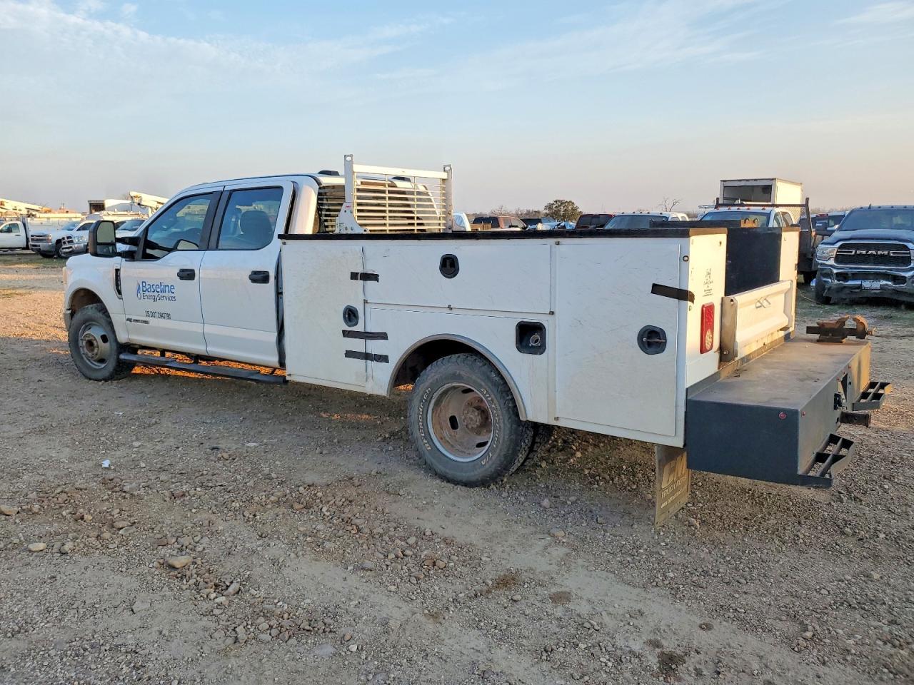 2021 Ford F350 Super - Фото 2